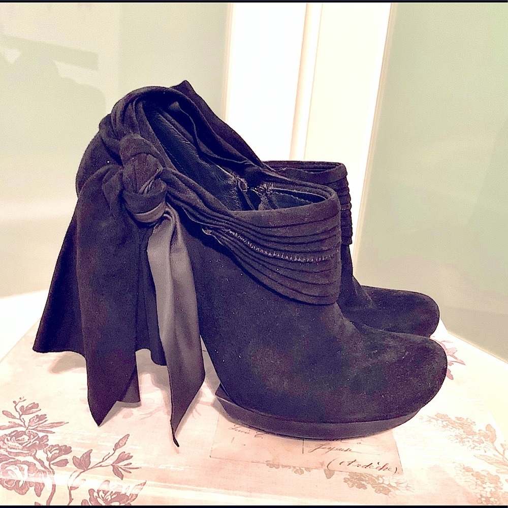 Balenciaga Runway Bow Black Suede Booties Boots Stiletto 38.5 - Picture 2 of 9